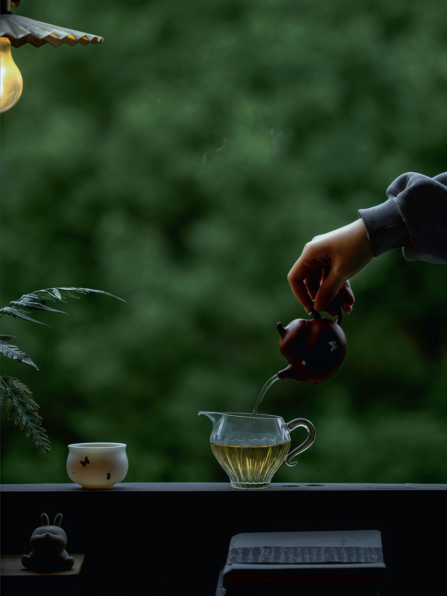 Thé noir et digestion : pourquoi il termine mieux un repas que le café